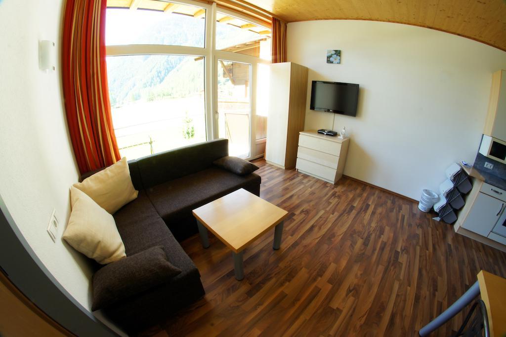 Apartments Bauernhof Dismasn Hof Längenfeld Стая снимка